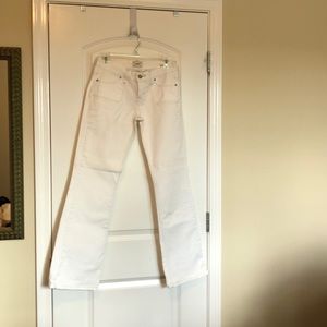 White Levi’s low boot cut 545 jeans like new sz 4